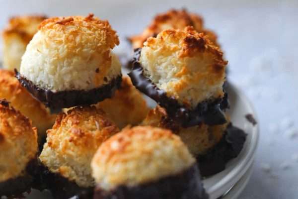 Coconut Macaroons (4 Ingredients)
