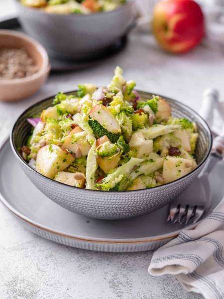 VEGAN BROCCOLI SALAD
