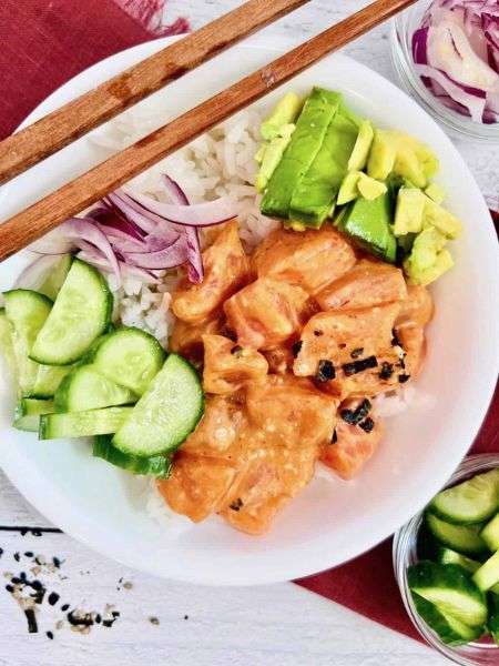 HAWAIIAN SALMON POKE BOWL
