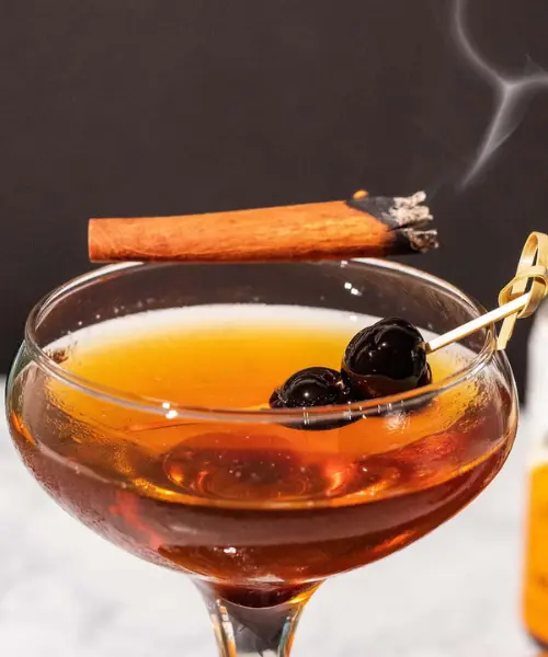 EASY SMOKED MANHATTAN WITH CINNAMON
