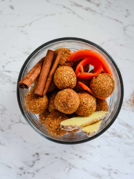 DELICIOUS CARROT CAKE ENERGY BITES
