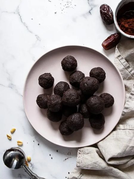 Vegan Chocolate Peanut Butter Energy Balls
