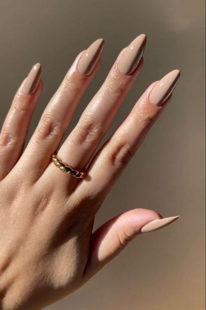 creamy latte nail idea
