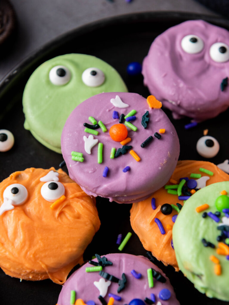 Chocolate Covered Halloween Dipped Oreos

