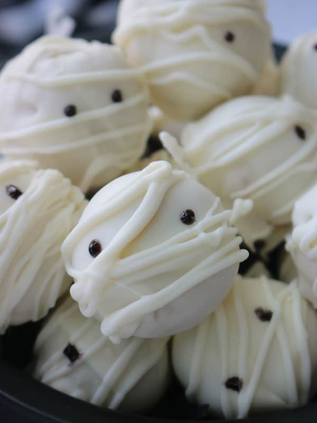 Halloween Mummy Oreo Truffles
