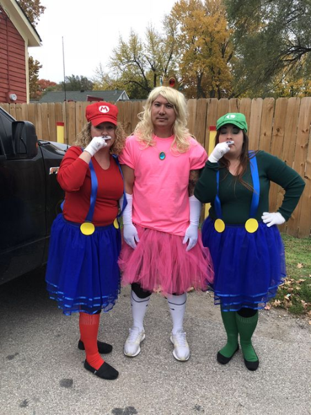 Mario, Luigi, and Princess Peach trio halloween costume ideas