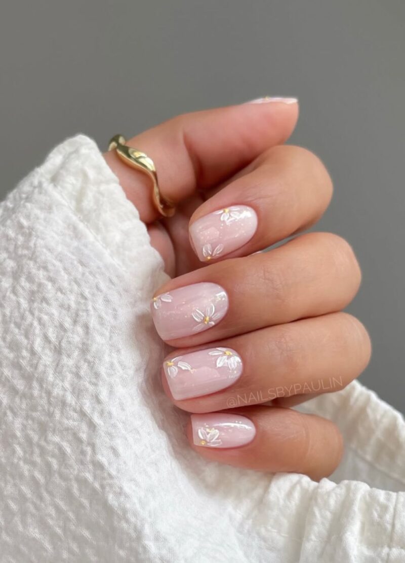 classy short nails