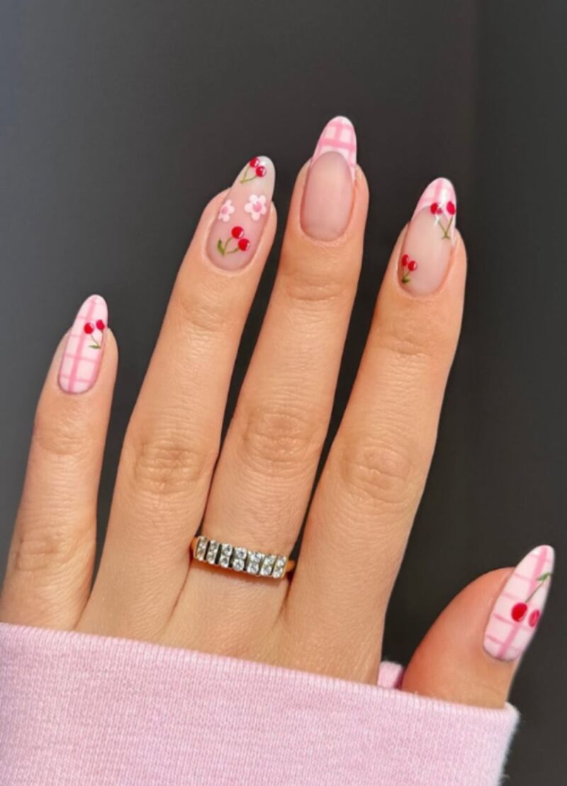 gingham nails inspo